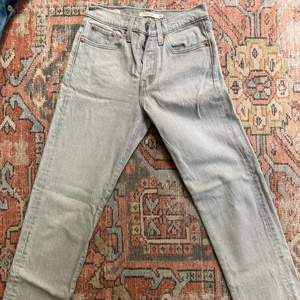 Levi's wedgie straight size 24